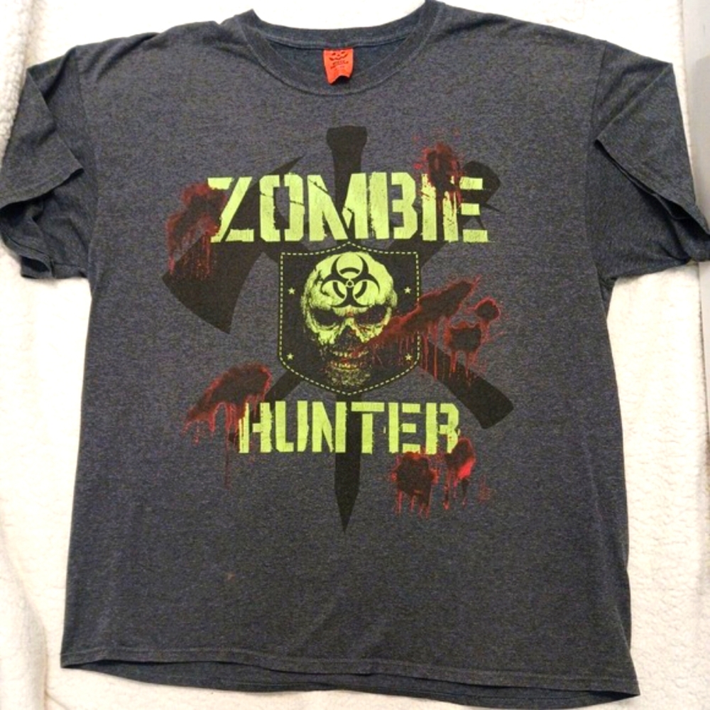 Zombie Hunter T-shirt Sz XL Dark Gray Skull Scary Short Sleeve Lime Green Letter